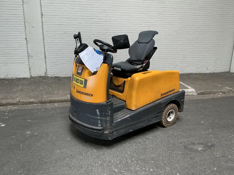 Tow tractor Internal Transportation