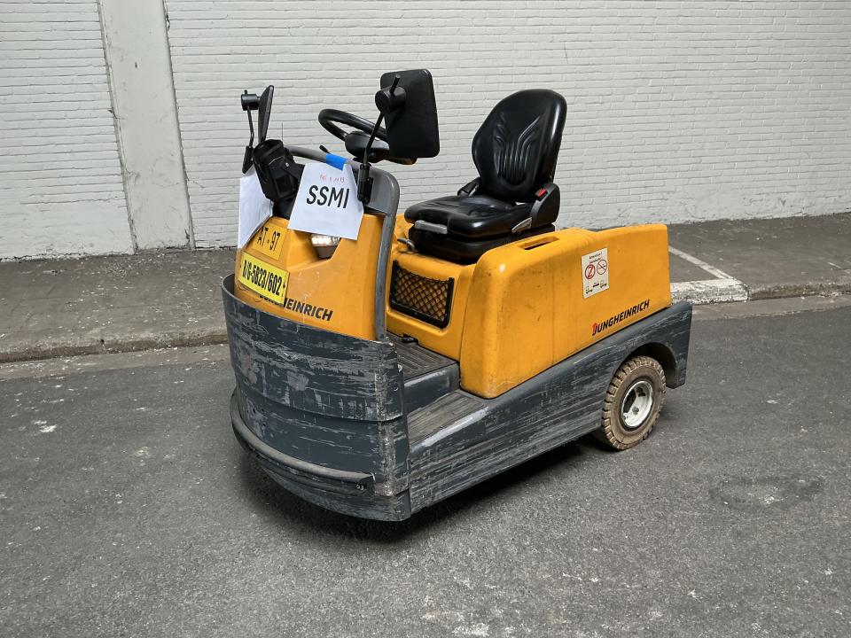 Tow tractor Tow Trucks