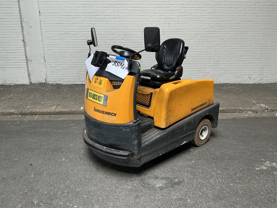 Tow tractor Internal Transportation