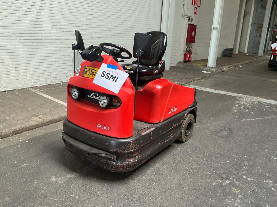 Tow tractor Internal Transportation