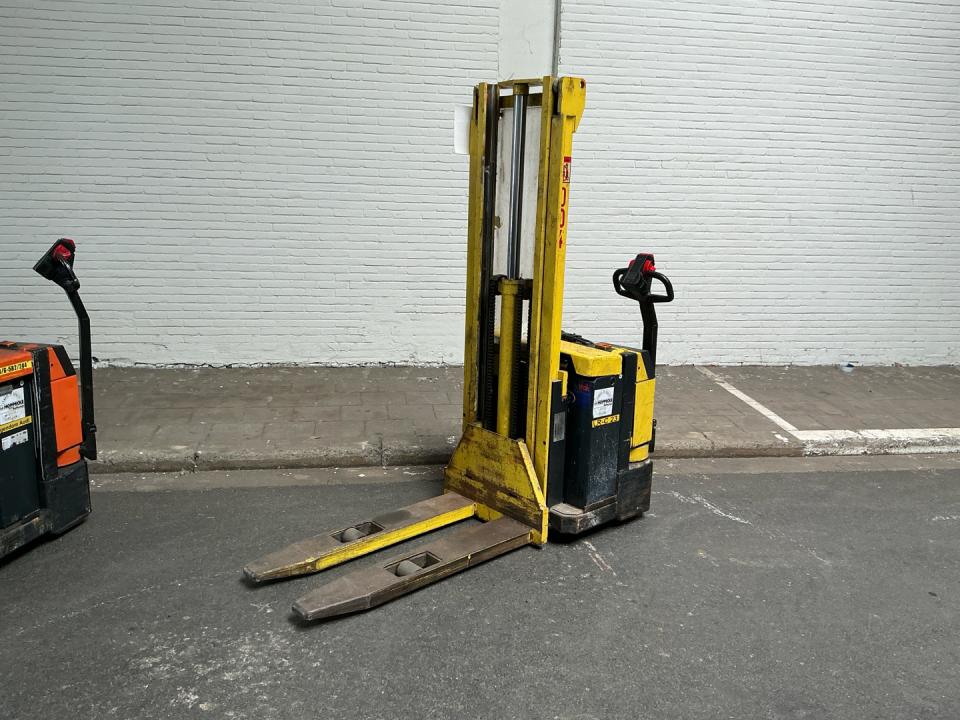 Pallet truck image