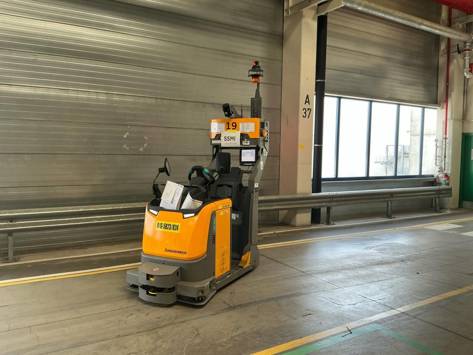 Tow Tractor Internal Transportation