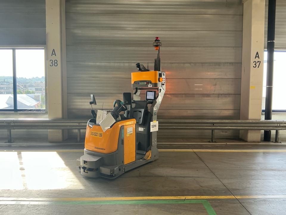 Tow Tractor Internal Transportation