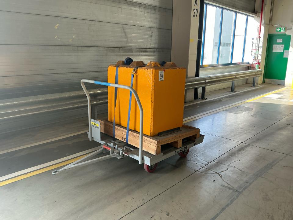 Trailer with concrete block 1000kg Various Internal Transport