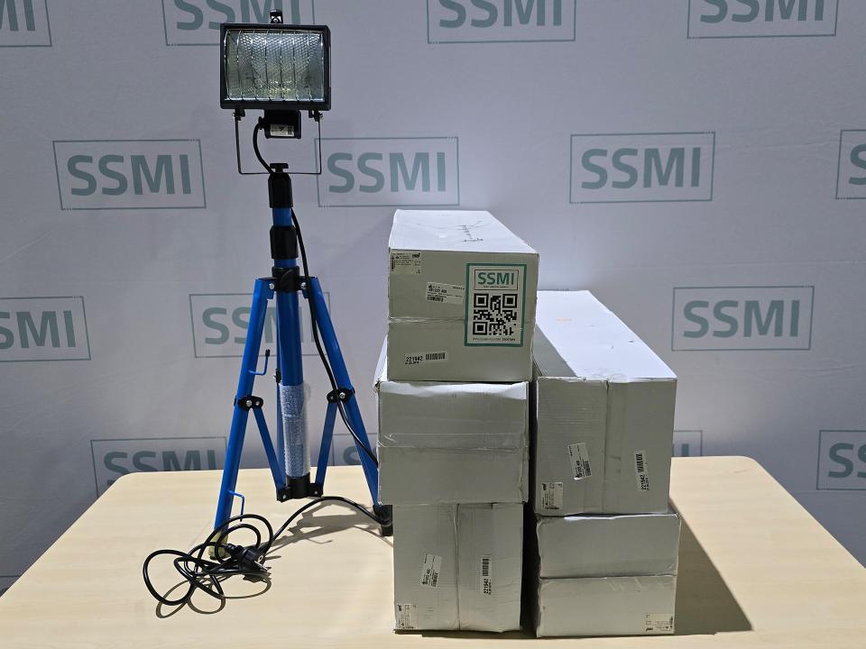 LED floodlight on tripod Lighting