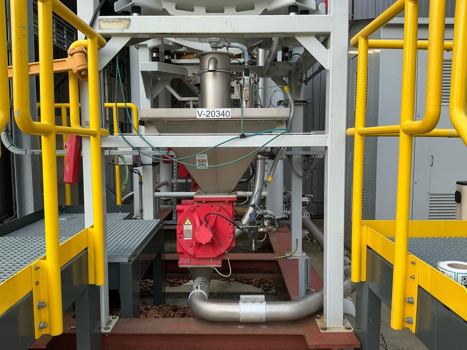 PET inlet hopper Hoppers