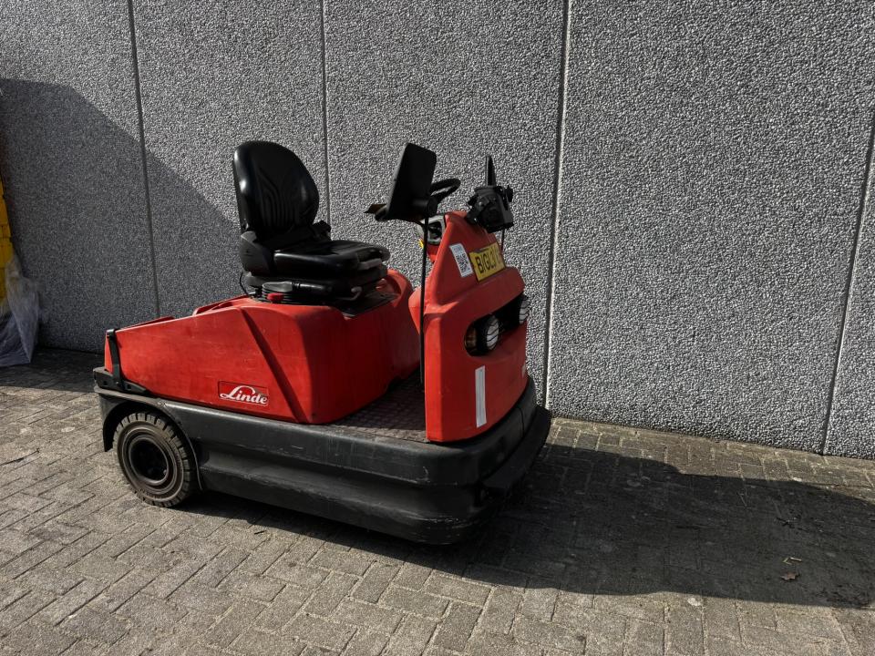 Tow Tractor Internal Transportation