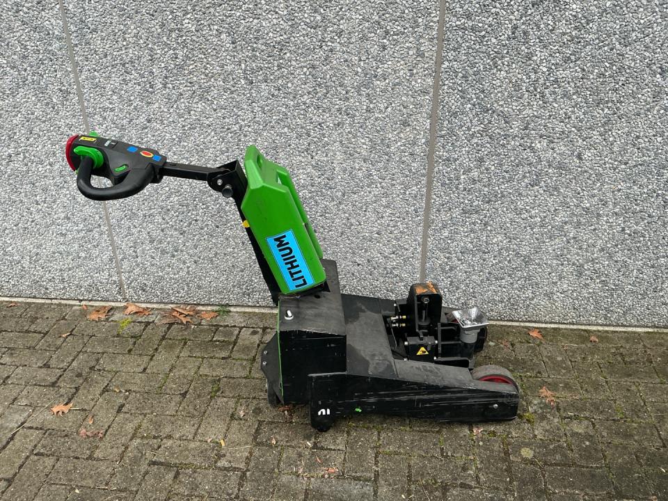 Electric Tow Tug Internal Transportation