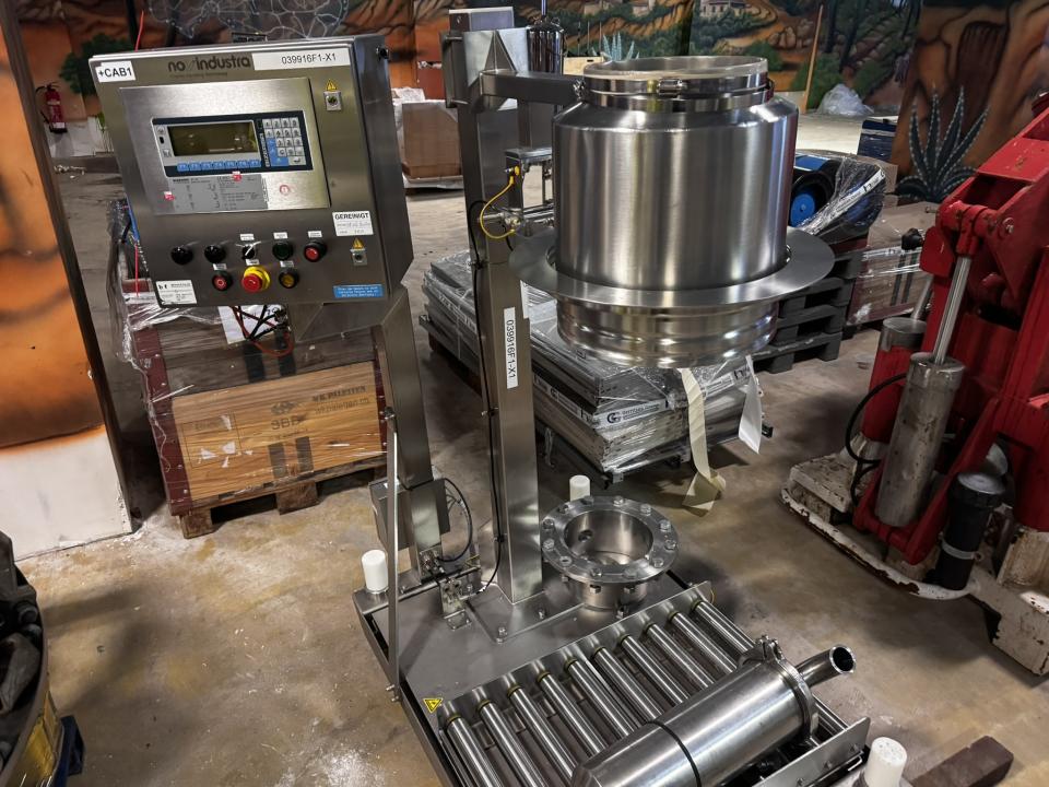 Mobile filling station Pharmaceutical, Cosmetic and Chemistry Equipment