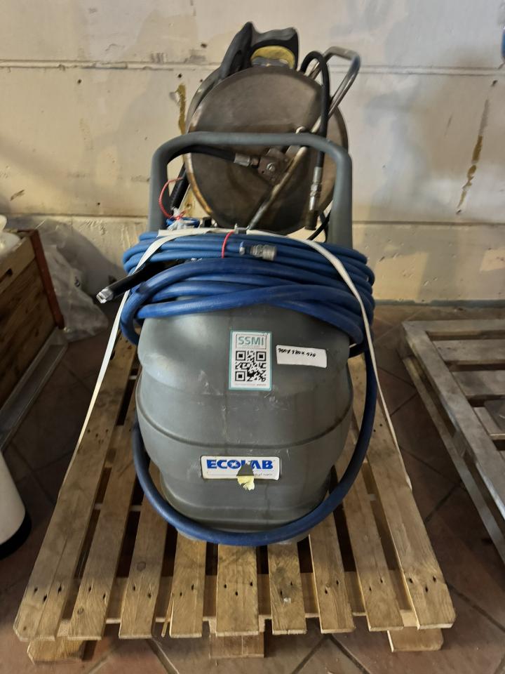 Foam system for container cleaning Cleaning Equipment Food Industry