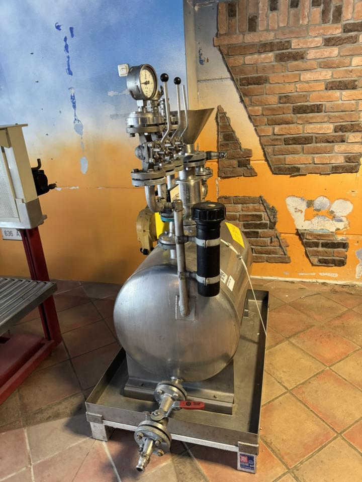 Mobile stainless steel tray Pharmaceutical, Cosmetic and Chemistry Equipment