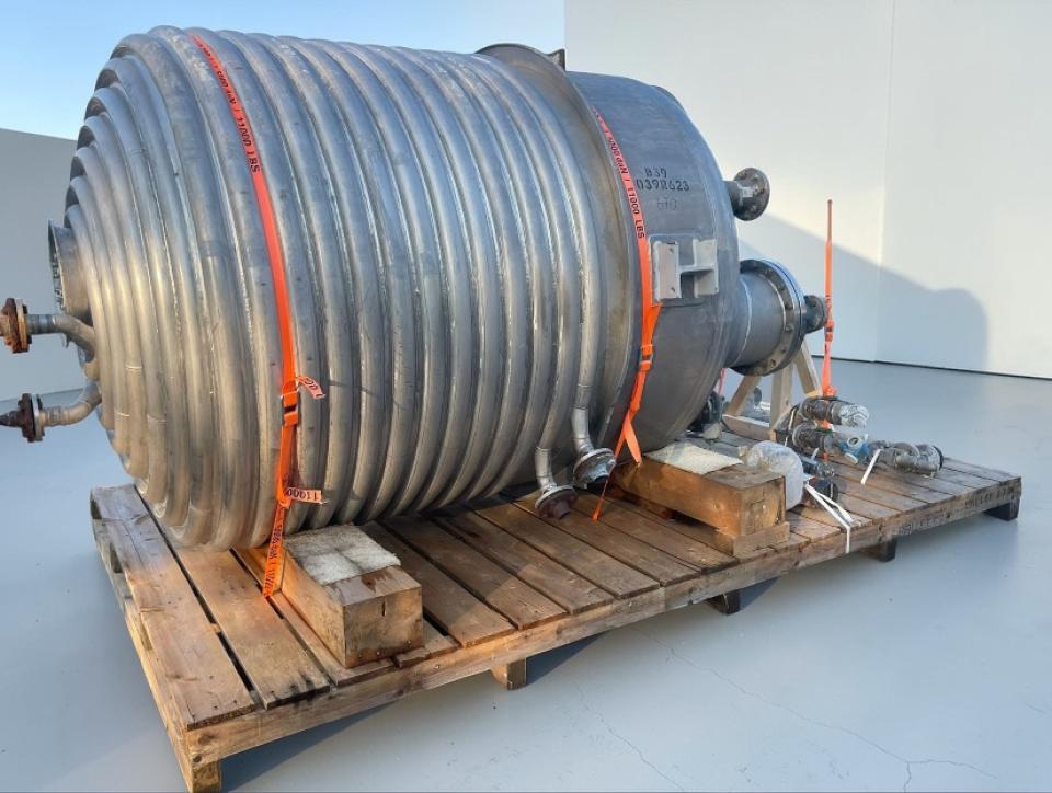 Reactor vessel with half-pipe coil heating/cooling Process Equipment and Machines