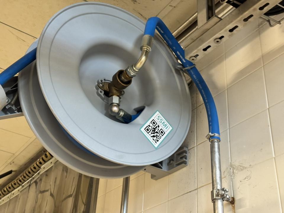 Heavy-duty spring-retractable industrial hose reel Hose Reels