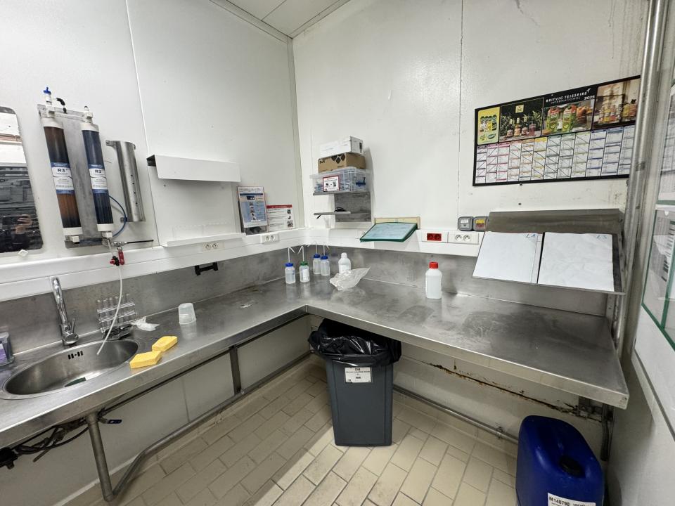 Stainless laboratory workbench Stainless Steel Working Tables