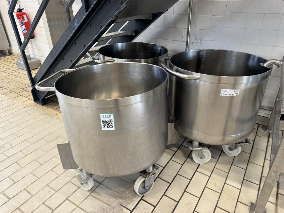 Mobile stainless-steel process vats / ingredient transfer kettles 3x Storage Tanks (Food industry)