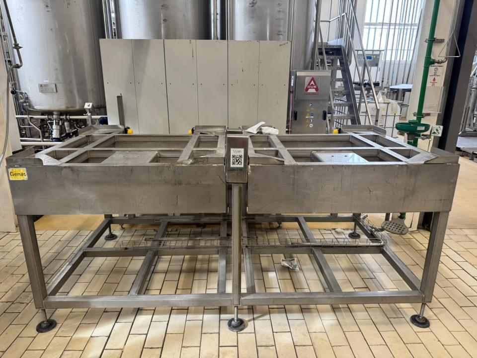 Vat lifting / tilting / docking station Bucket Elevators