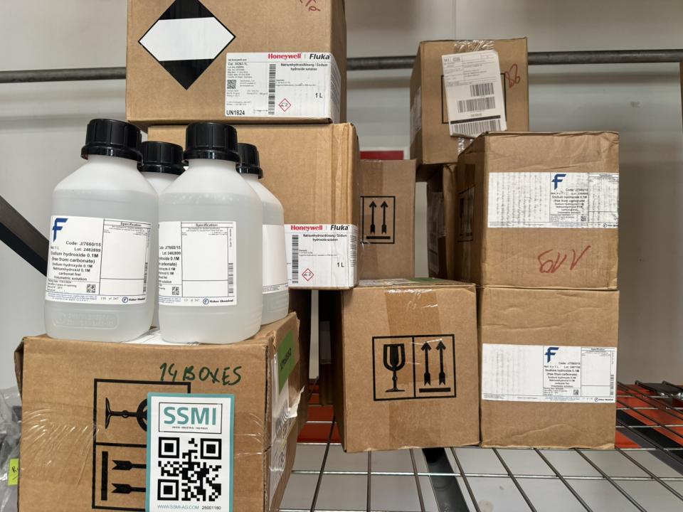 laboratory chemical reagent 14x boxes Various pharmaceutical, cosmetic and chemical