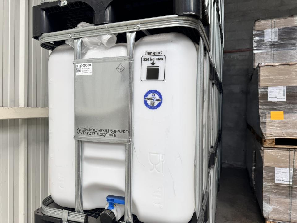 Food-grade Intermediate Bulk Container (IBC tote) 37x Storage Tanks (Food industry)