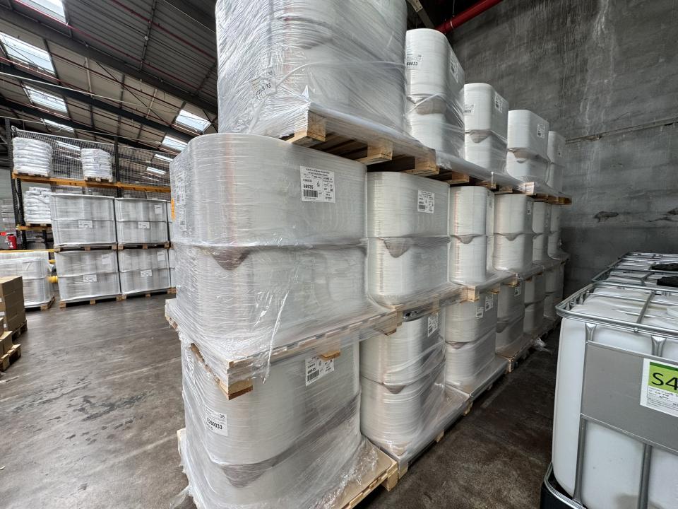 Shrink film packaging material 17x8 rolls Packing lines