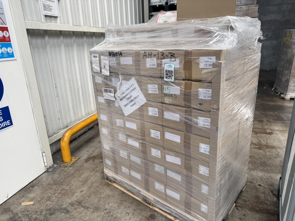 self-adhesive blank label 2 pallets Labellers and Coders