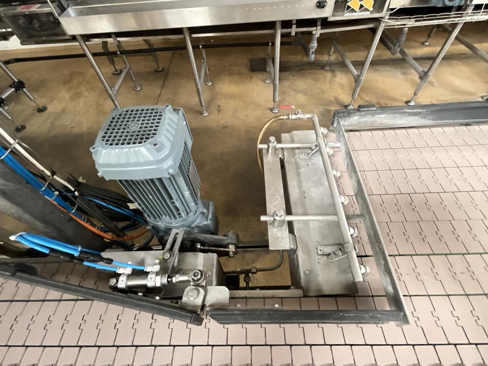 TMG Automated Packaging Conveyor Belt for Bottles from Filler to Labeller - Line 5&nbsp; 