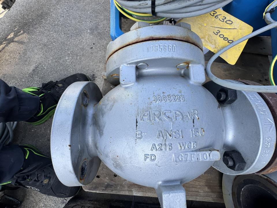 Globe control valve with pneumatic diaphragm actuator Installation valves