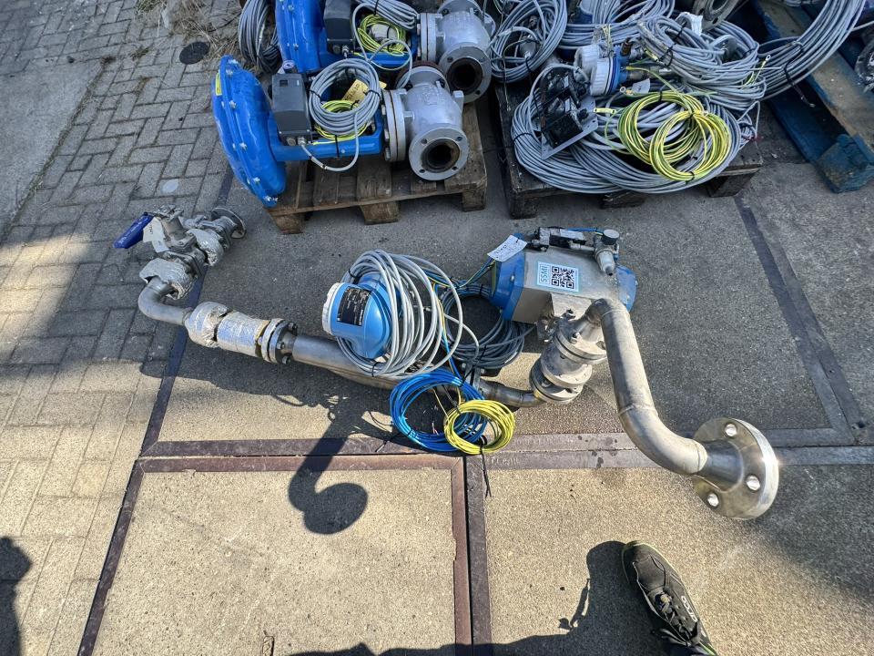 Pneumatic actuated ball valve assembly with flowmeter Installation valves