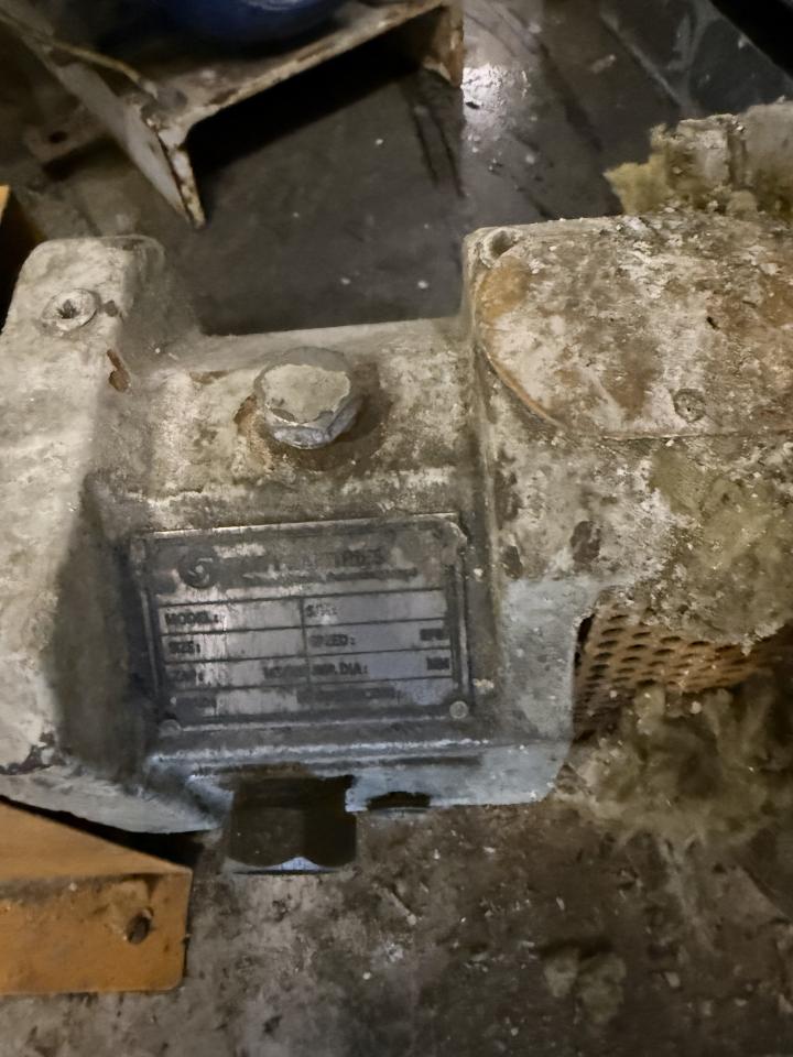 centrifuge inlet pump 