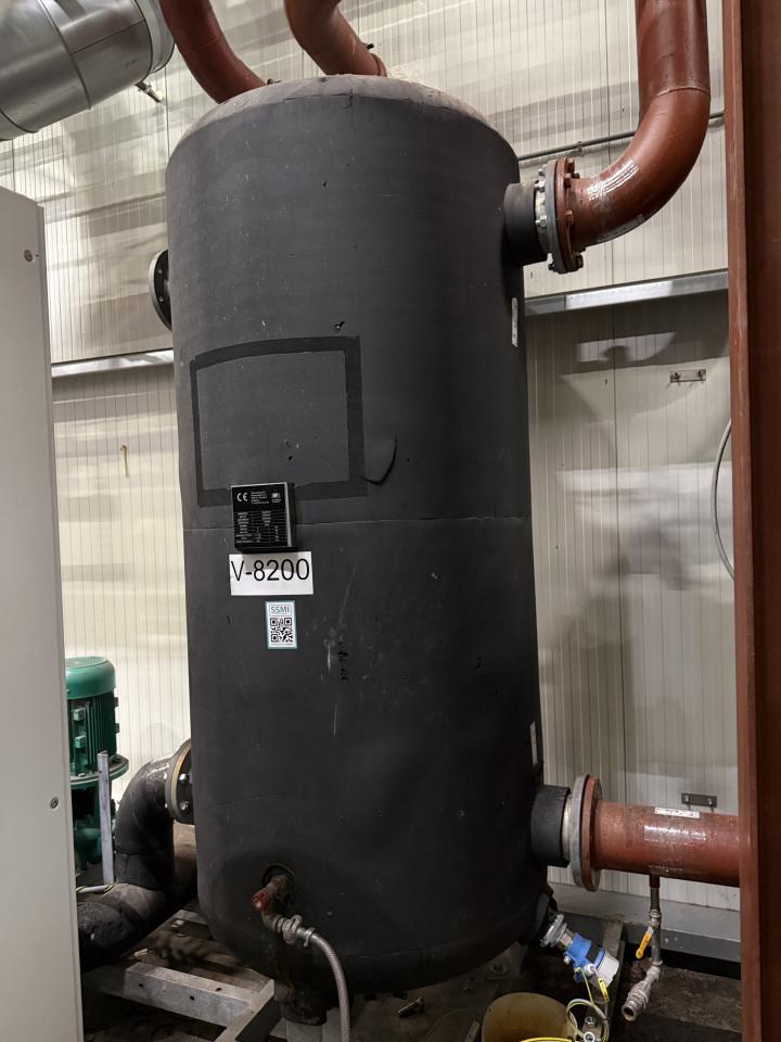 Chilled water buffer vessel 