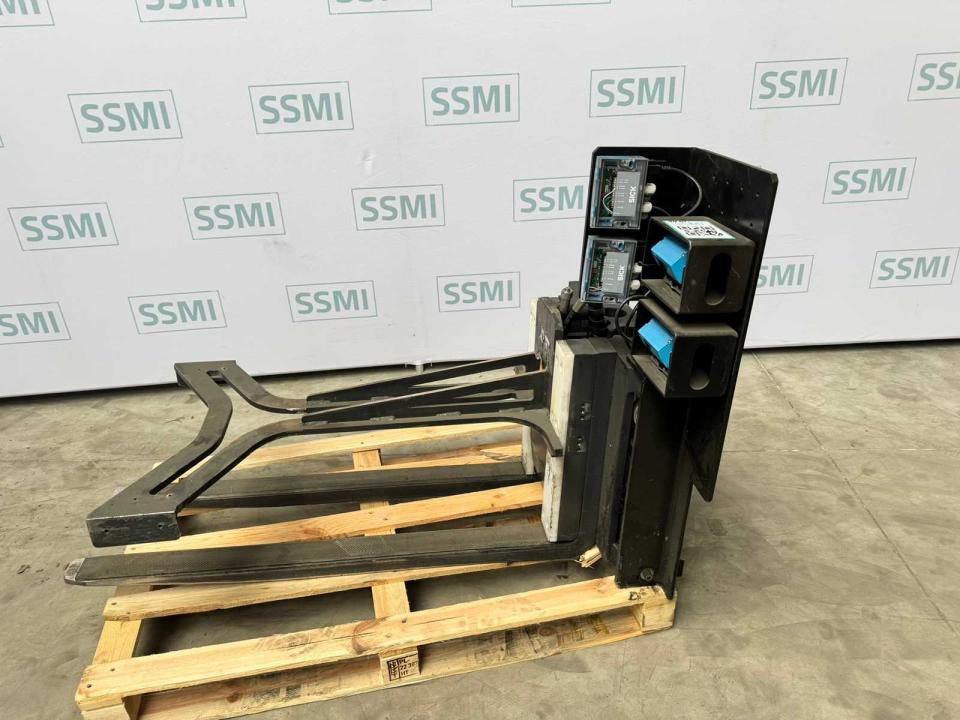 Forklift vacuum lifting attachment 