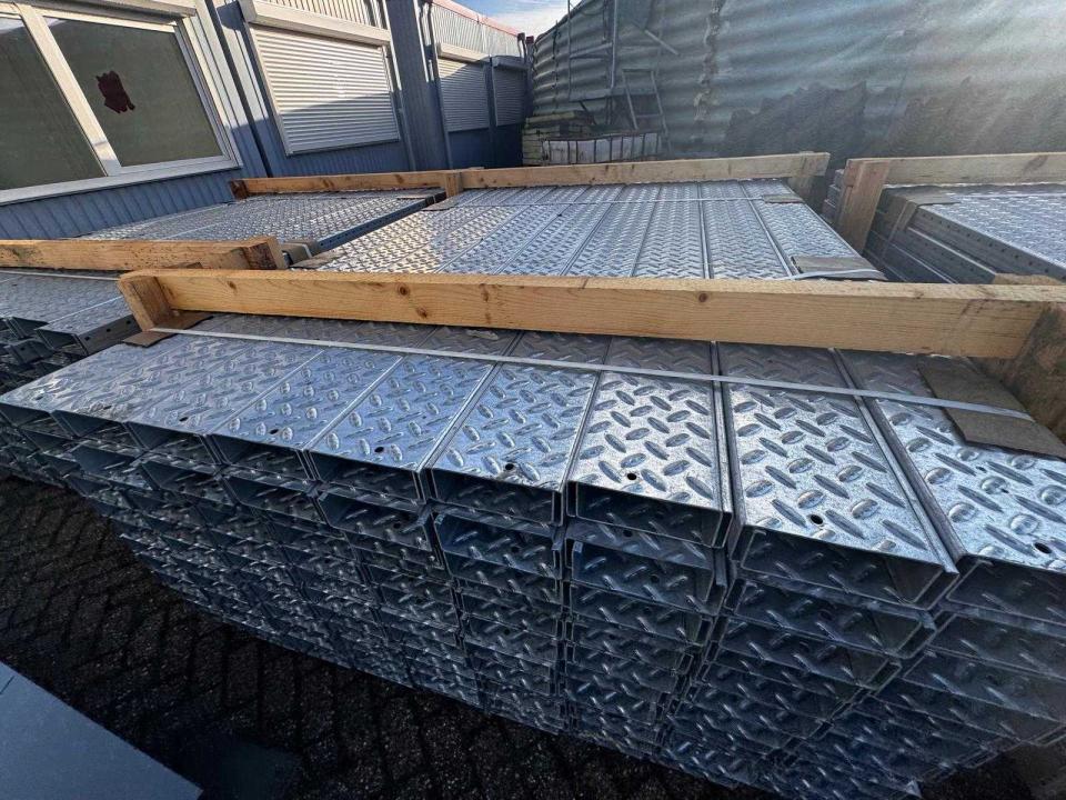 5 tonnes of stacked galvanized steel floor panels (216x) Steel