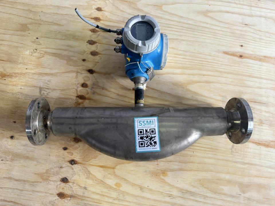 Electromagnetic flowmeter transmitter 
