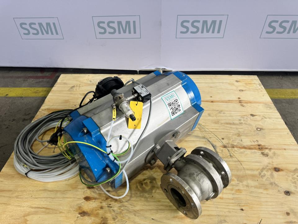 Pneumatic actuated butterfly valve assembly 